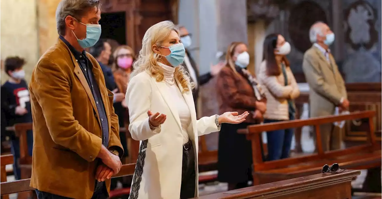 Italy's Catholic Church reintroduces handshakes during Mass