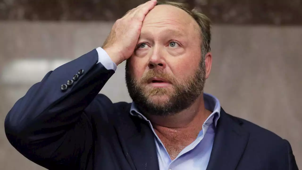 Le complotiste américain Alex Jones se déclare en faillite pour échapper à une amende colossale