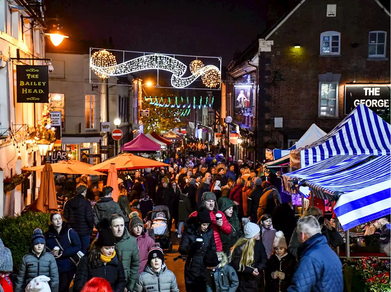 Crowds pour into Oswestry for Christmas Live festivities