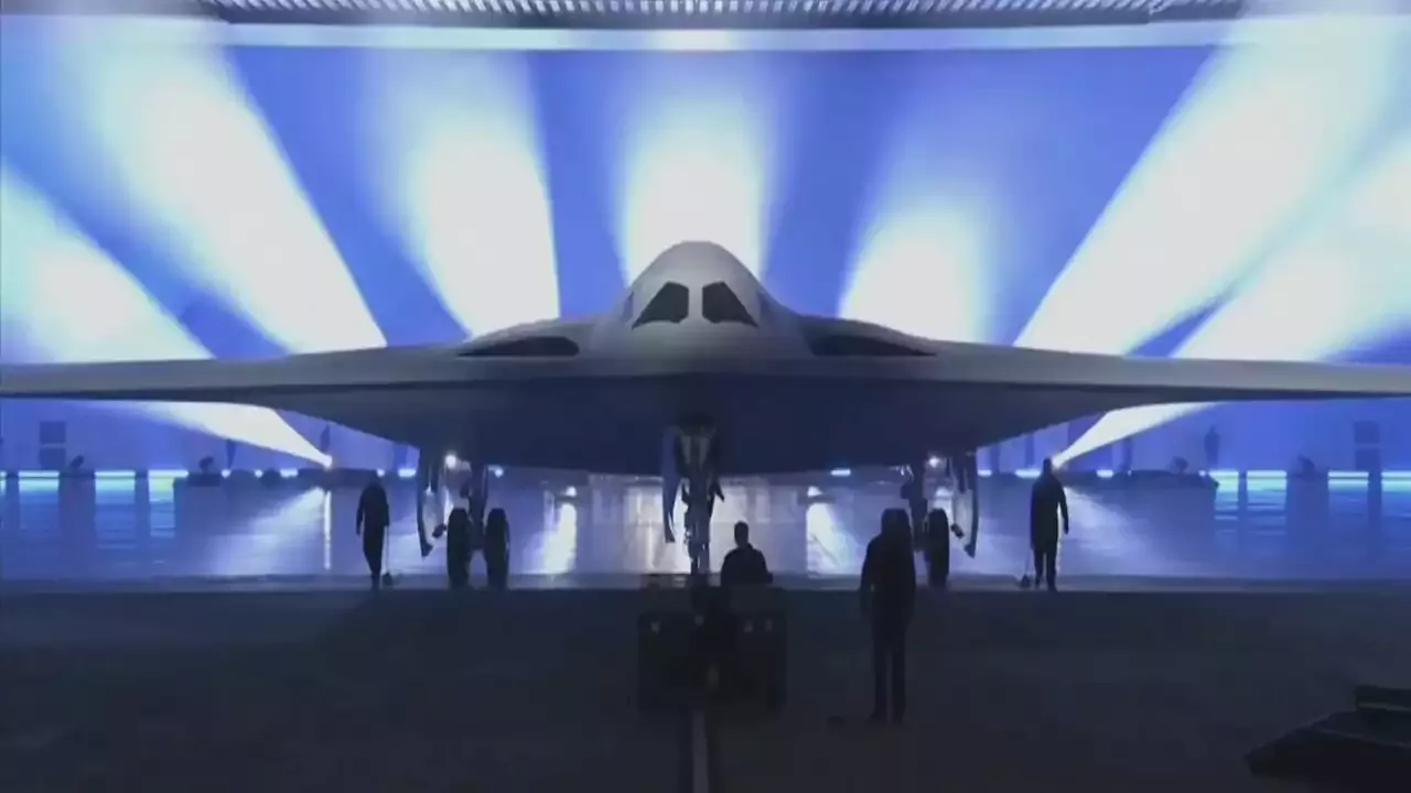 US Pentagon Debuts New B-21 Raider Stealth Bomber