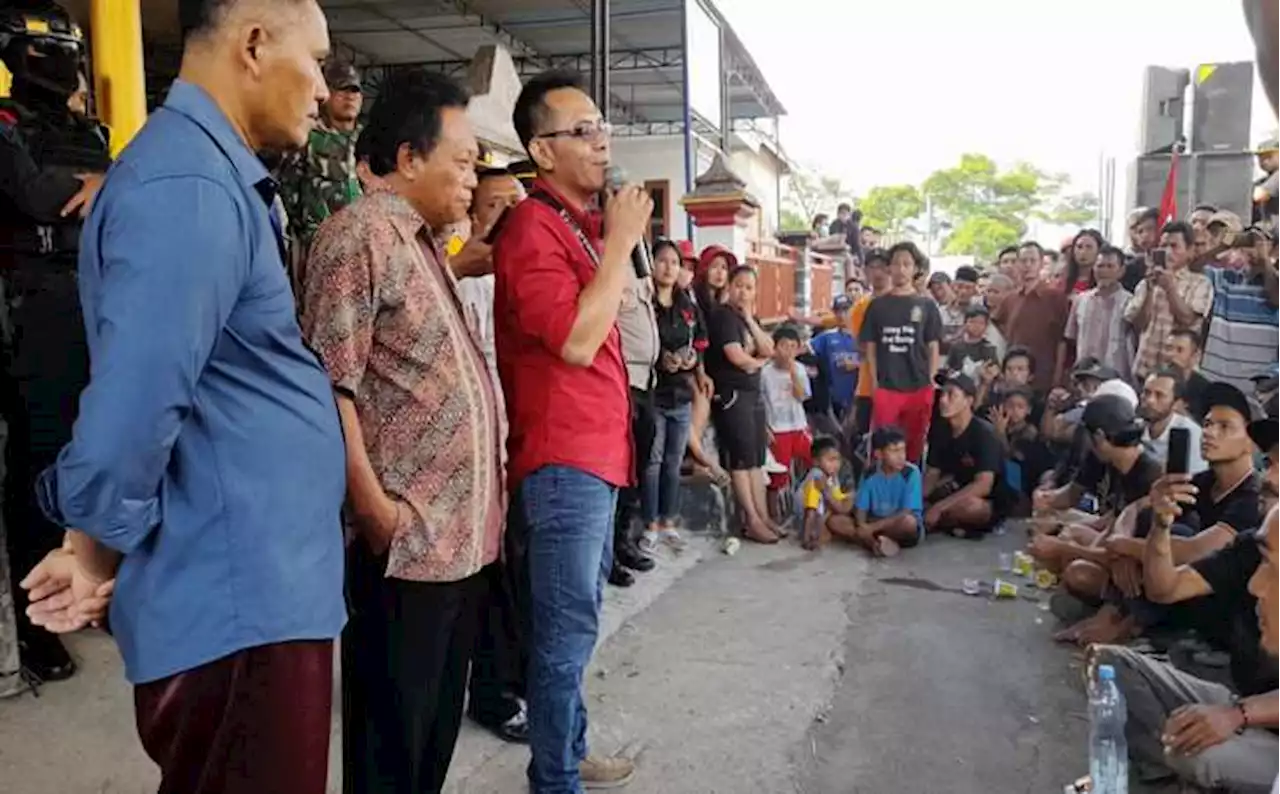 Geruduk Balai Desa, Massa Minta Pilkades Kembang Kuning Boyolali Ditunda!