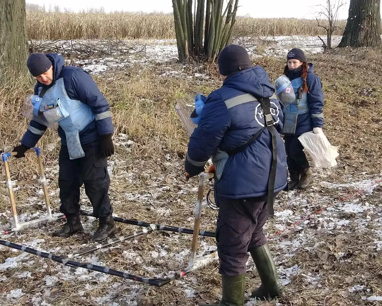 Canadian-funded group works to remove landmines left in Ukraine after Russian retreat