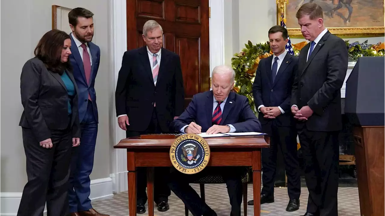 Biden encouraged by jobs report; passenger killed on Antarctic cruise; weekly religion roundup | Hot off the Wire podcast