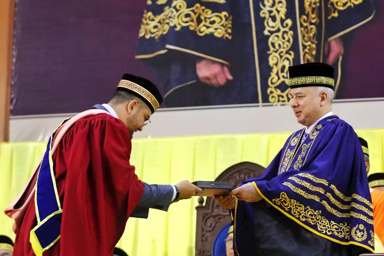 Sultan Nazrin berangkat ke Istiadat Konvokesyen USAS