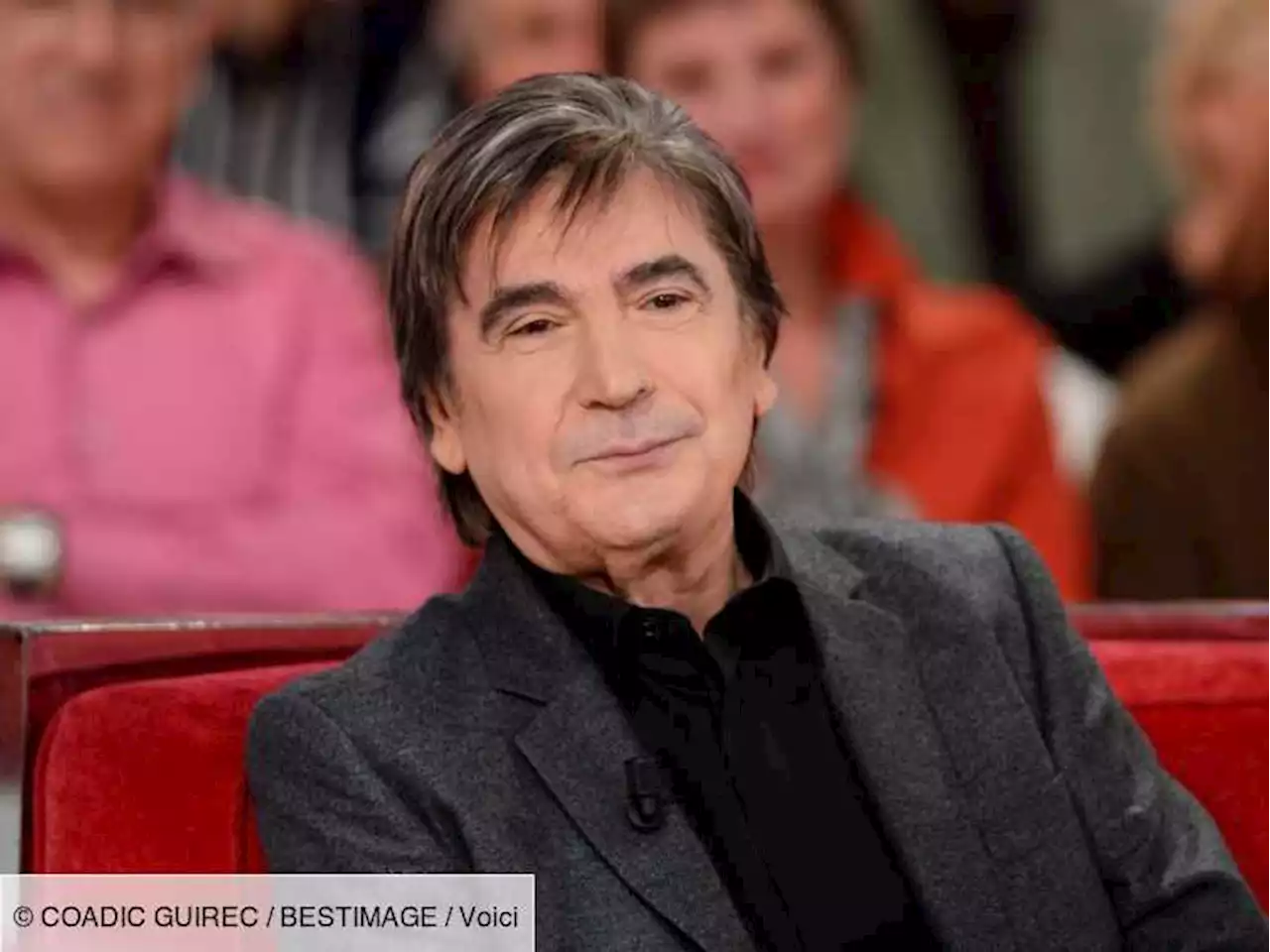 Serge Lama fait une confidence très osée sur la maîtresse d'un célèbre chanteur - Voici