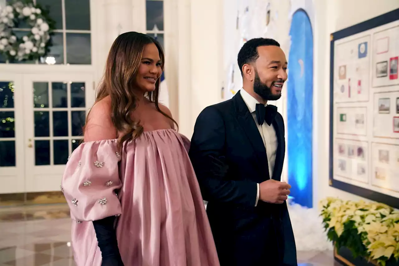 Chrissy Teigen shares photos from her dinner at the White House: 'You want to steal but don’t because you want to be invited back'