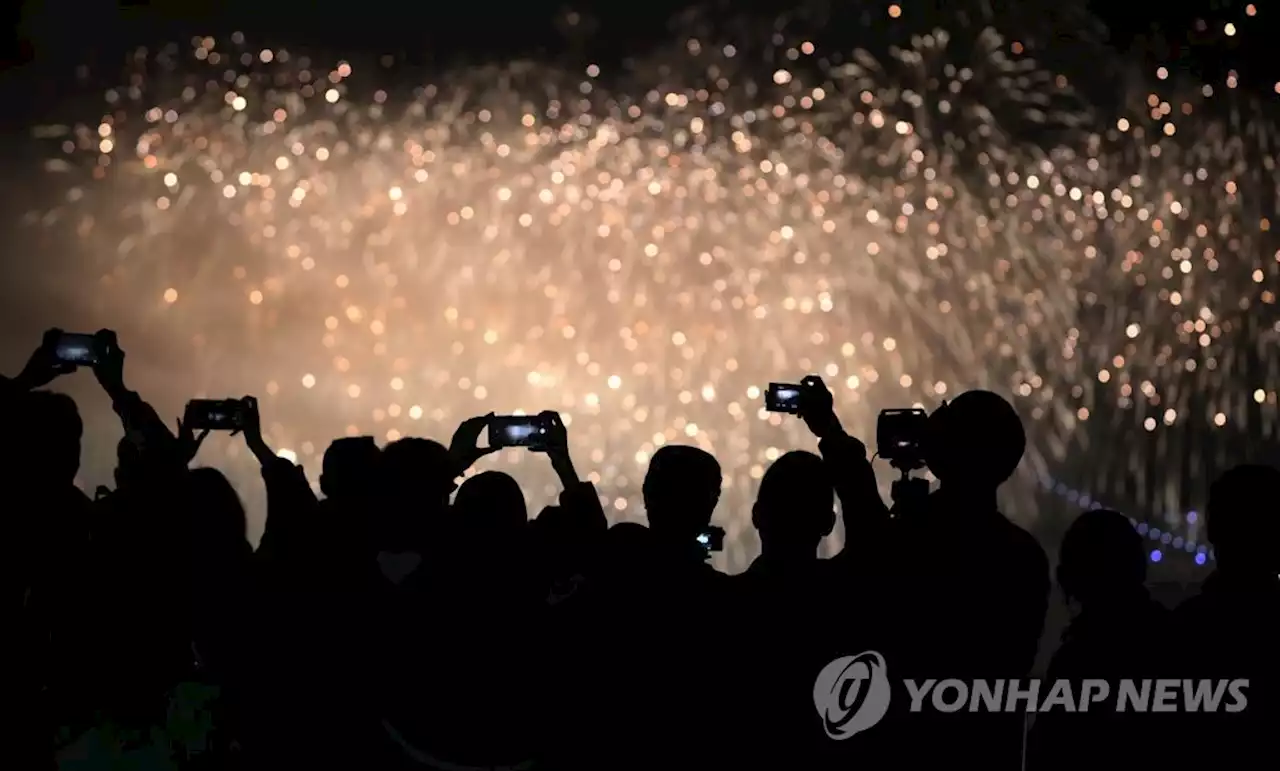 '일 생겨 급하게 양도'…부산 불꽃축제 앞두고 숙박권 암표 기승 | 연합뉴스