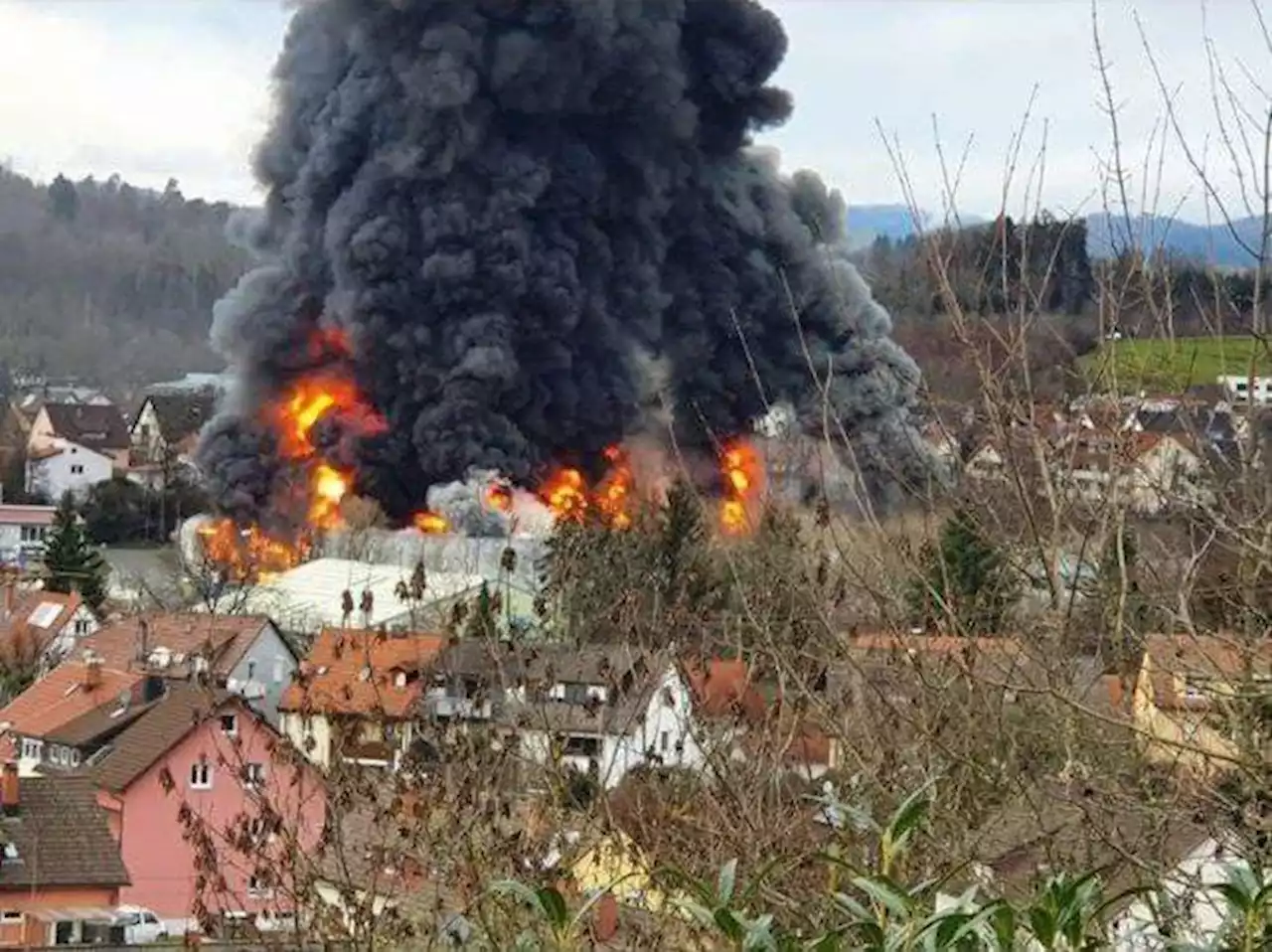 Wehr (D): Wehra-Areal bei Grossbrand fast komplett zerstört