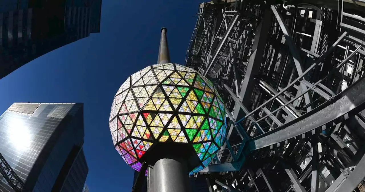 Countdown to 2023: New Year's Eve ball takes practice run in Times Square