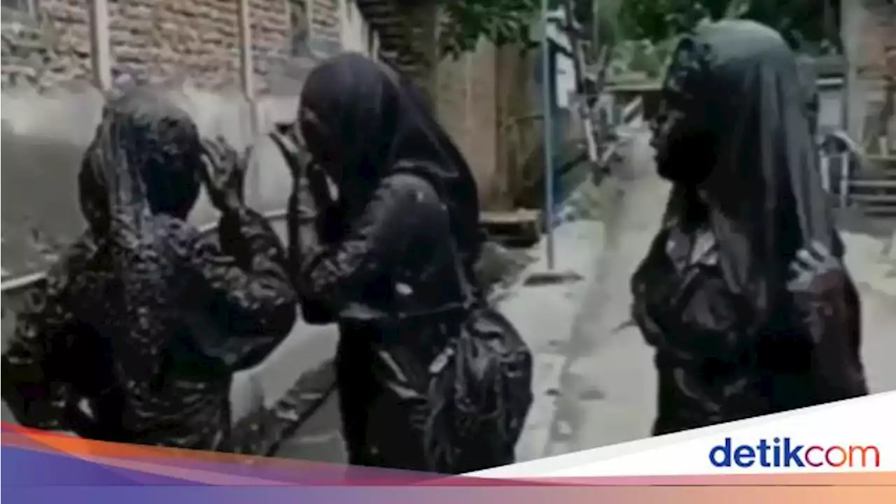 Viral 3 Gadis di Grobogan Hitam Pekat Tercebur Got Saat Jalal Motor Baru