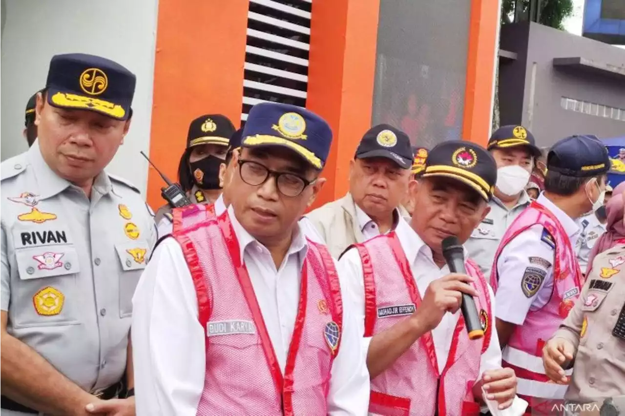 Menjelang Libur Tahun Baru, Menko PMK & Menhub Awasi Langsung Arus Lalu Lintas di Puncak Bogor