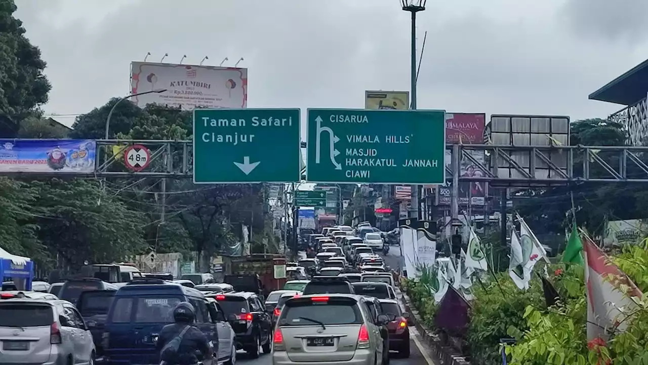 Kendaraan Mulai Padati Jalur Puncak Bogor 2 Hari Jelang Tahun Baru 2023