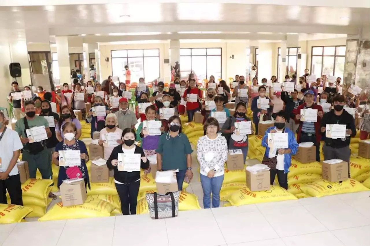 Caloocan gov't distributes rice livelihood packages to informal sector