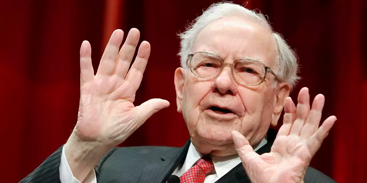 Warren Buffett jumps into local politics to fight Omaha streetcar project