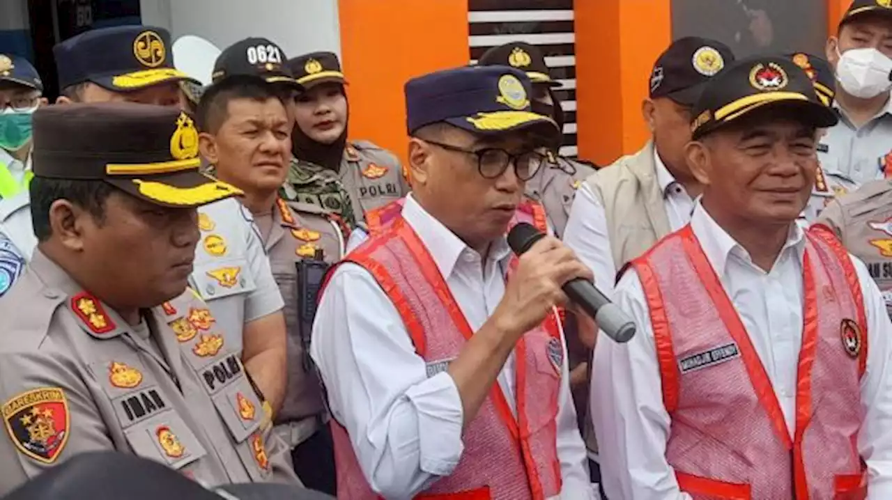 Tinjau Jalur Puncak, Menko PMK dan Menhub Ingatkan Cuaca Ekstrem