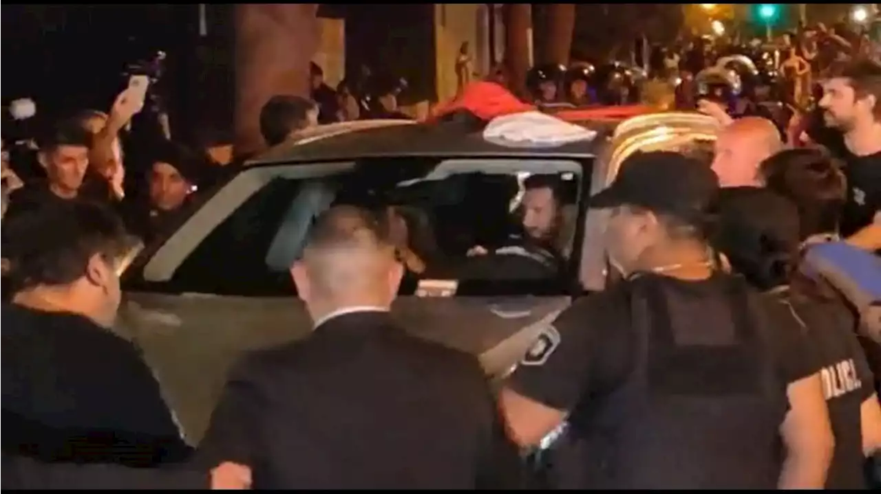 Messi organizó una megafiesta en un hotel rosarino y los fanáticos enloquecieron: las estrellas que asistieron