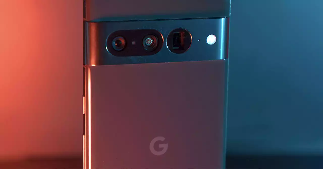 The Google Pixel 7's Camera Randomly Cracks, According to Some Users