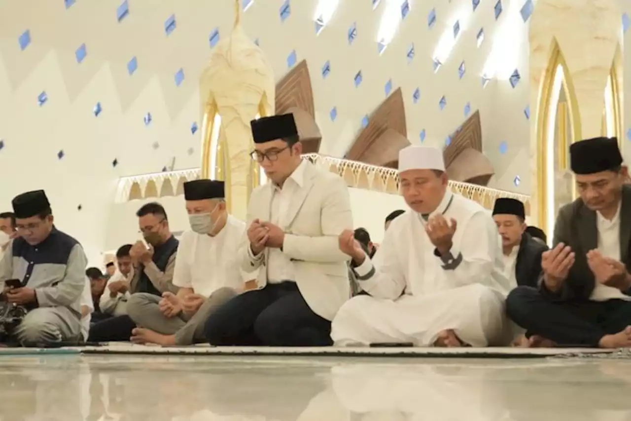 Jelang Peresmian, Ridwan Kamil Pimpin Salat Subuh di Masjid Raya Al Jabbar - Pikiran-Rakyat.com