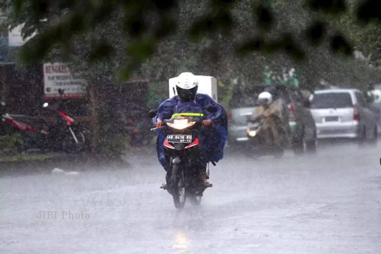 BMKG: Hujan Lebat Disertai Petir bakal Guyur Semarang saat Malam Tahun Baru