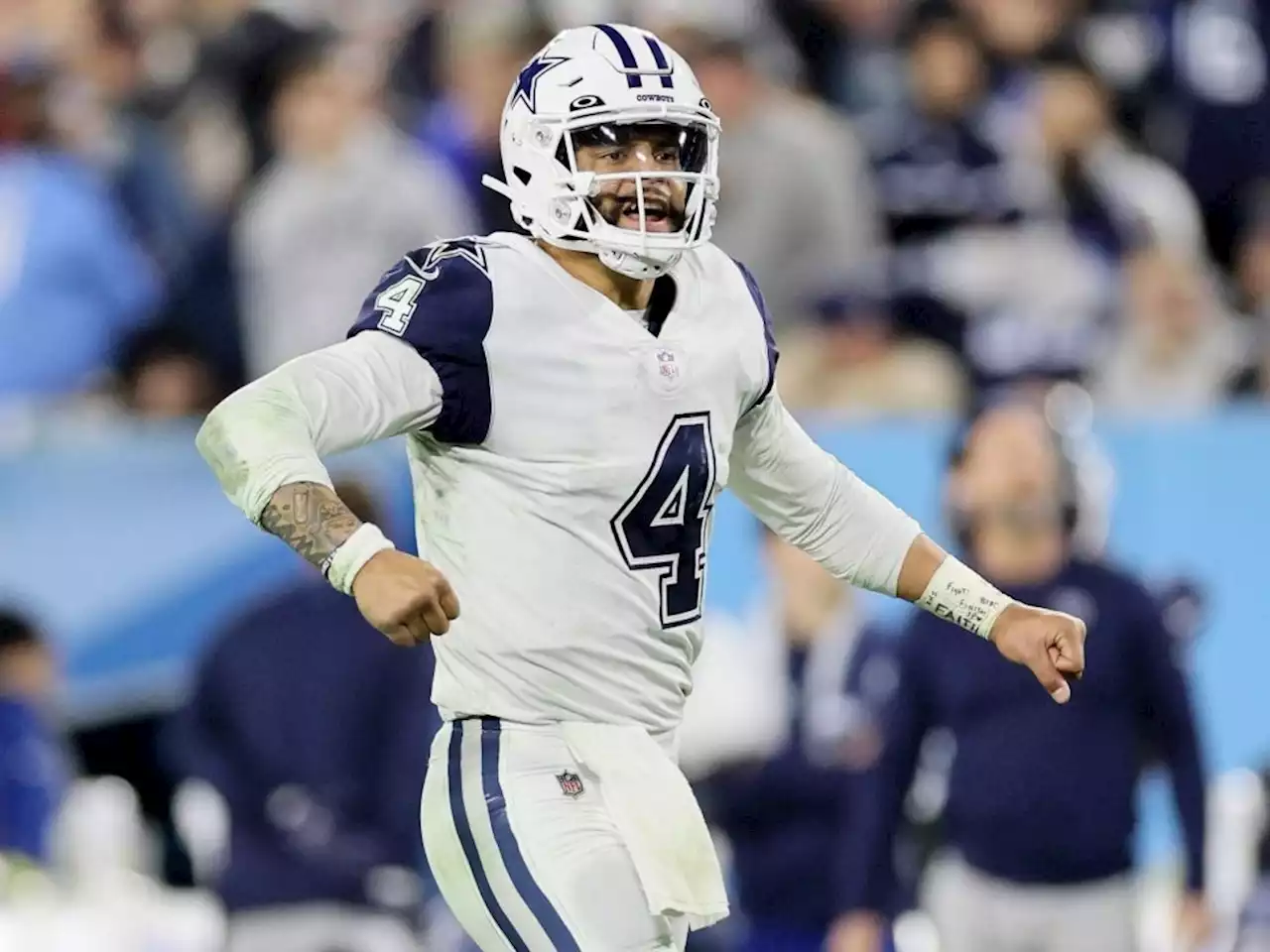 Prescott has 2 TD passes, Cowboys top banged-up Titans