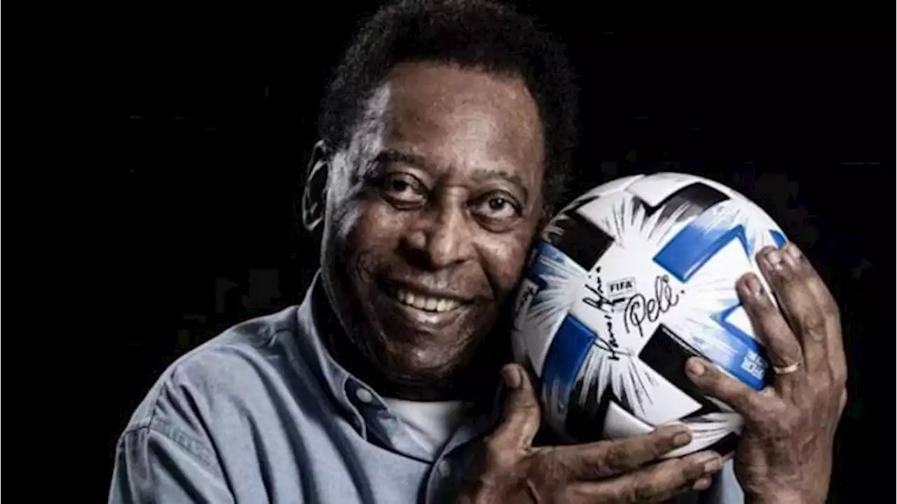 Mengenang dan Berduka, Fans Pele di New York Berkumpul di Depan Toko yang Didedikasikan Untuknya