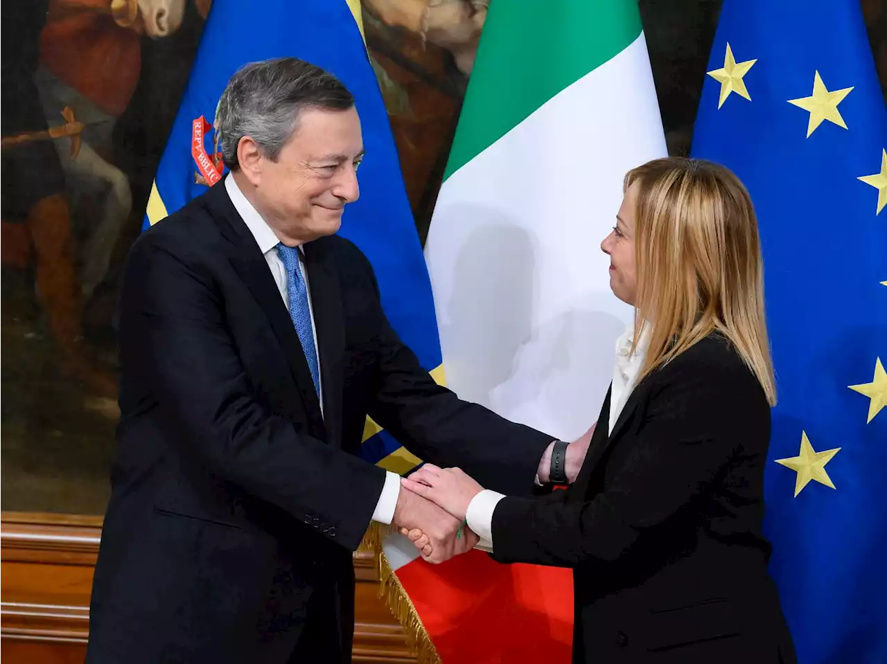 2022, 'staffetta' Draghi-Meloni: a Palazzo Chigi la prima donna premier