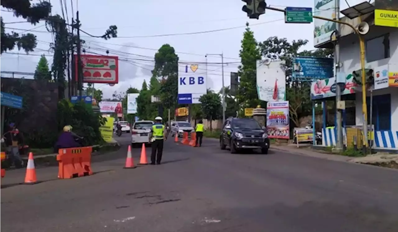 Jelang Malam Tahun Baru, Arus Kendaraan di Lembang Normal