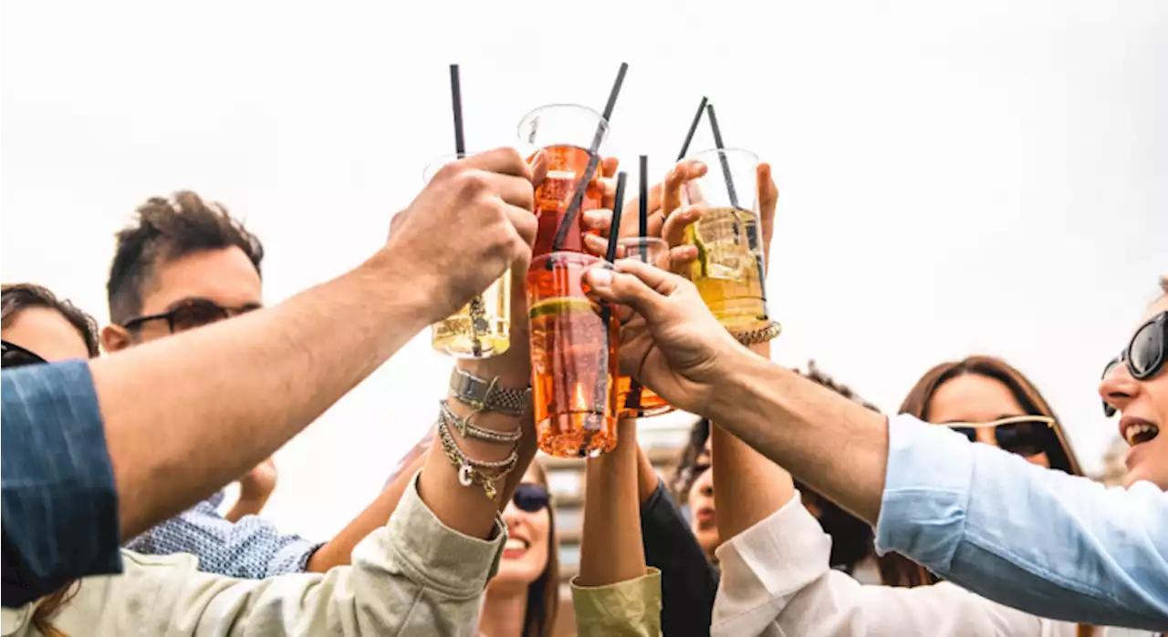 Boire un verre d’alcool réchauffe-t-il VRAIMENT le corps ?