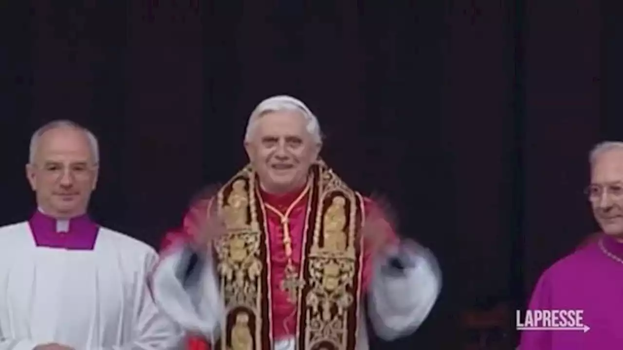 Ratzinger, l’acclamazione quelle parole dal balcone del Vaticano: «Io umile lavoratore nella vigna del Signore»