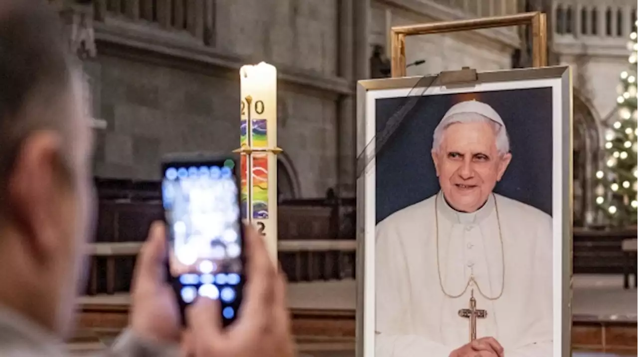 Wealth of tribute comes for Benedict, who desired simplicity