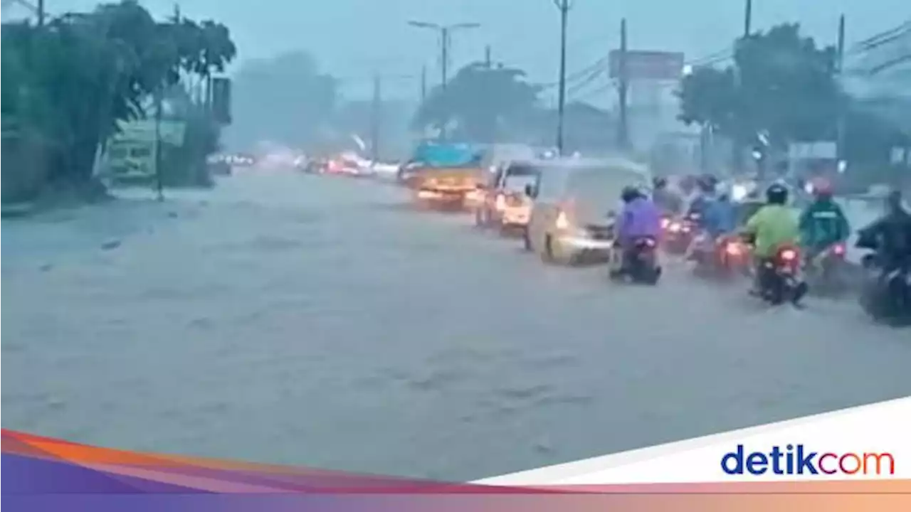 Jalan Pantura Semarang Banjir, Pemotor Disarankan Cari Jalur Alternatif