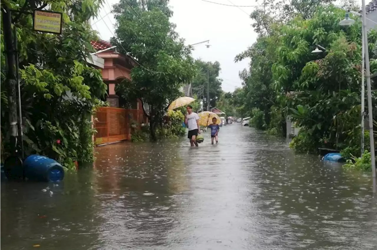 Banjir Kepung Kota Semarang Akibat Guyuran Hujan Deras - JawaPos.com