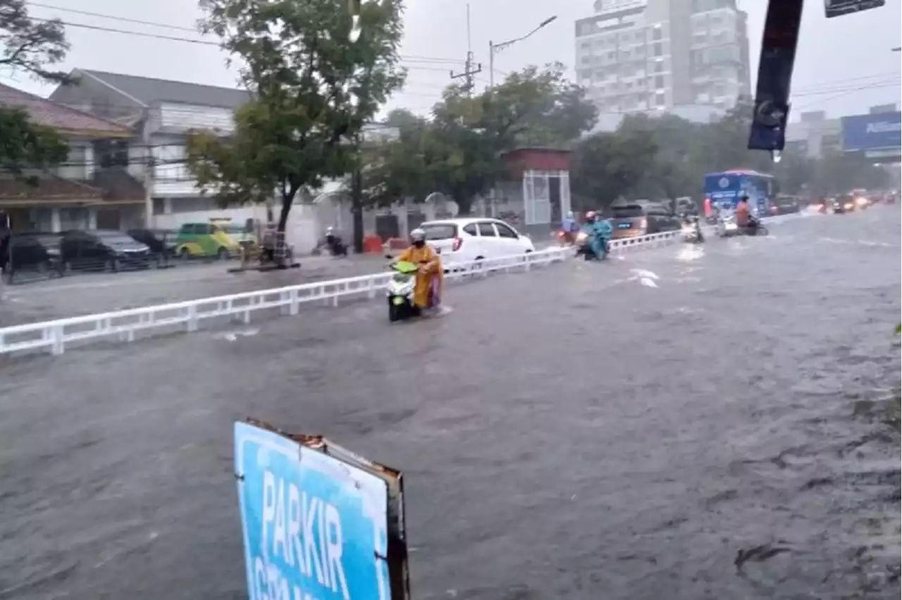 Banjir Kota Semarang, Kendaraan Banyak yang 'Tumbang'