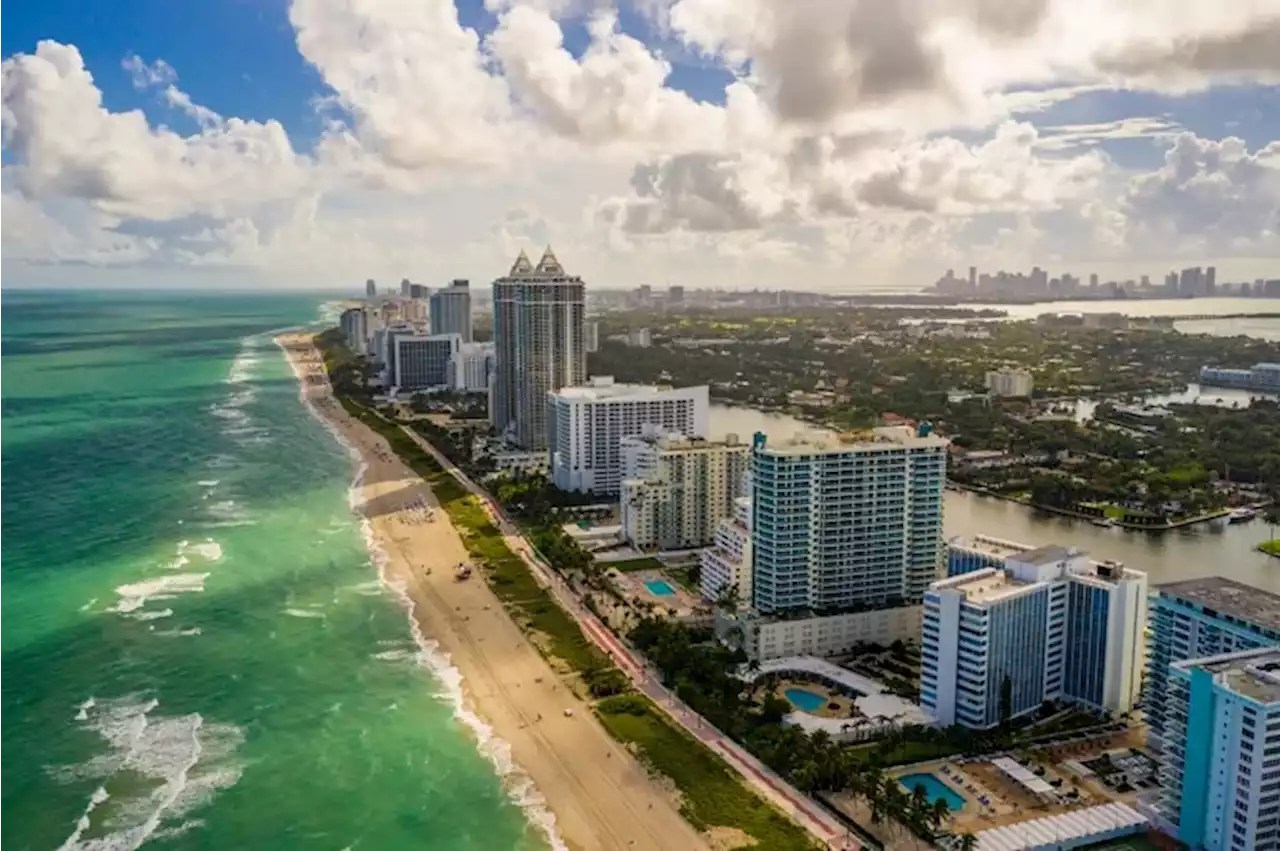 Miami Beach prohibirá fumar en playas públicas y parques municipales desde el 1 de enero