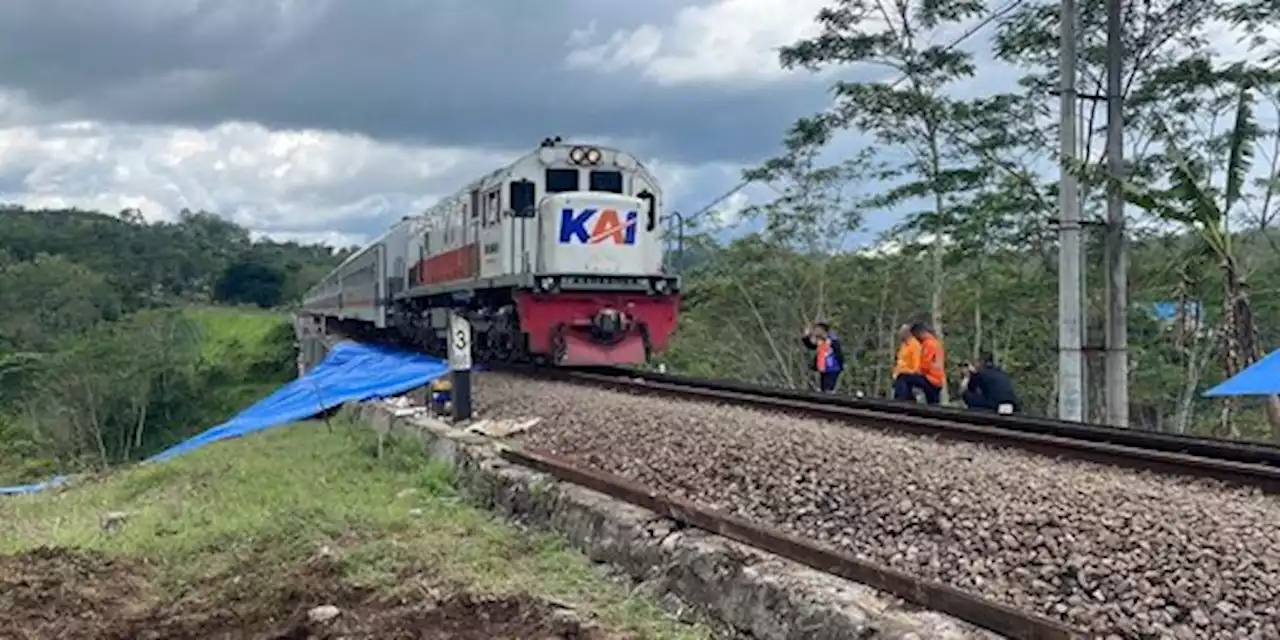 Banjir di Semarang, 4 Perjalanan Kereta Api Terlambat Hingga 2 jam | merdeka.com