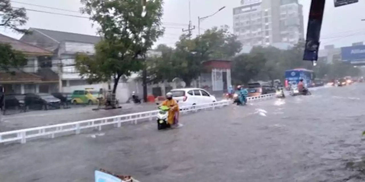 Banjir Semarang, Penerbangan dan Kereta Terganggu hingga Banyak Mobil Mogok | merdeka.com