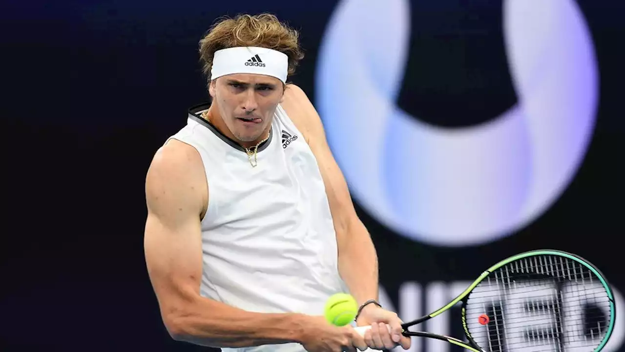 Zverev na half jaar terug op de baan: 'Gaat wel even duren voor ik op niveau ben'