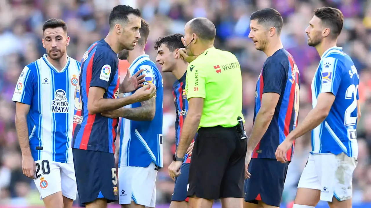 Barça-Espanyol: deux cartons rouges, un autre retiré, un penalty discutable... un derby très tendu