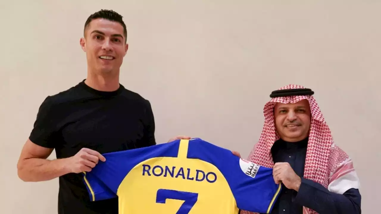 Cristiano Ronaldo ha firmato con l'Al Nassr: contratto da 200 milioni di euro all'anno