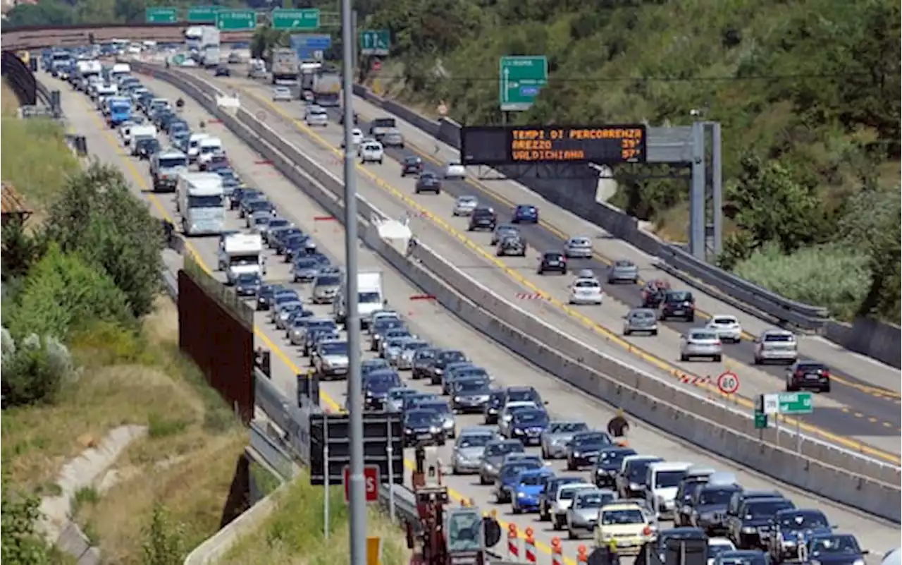 Autostrade, da domani aumentano i pedaggi: cosa sappiamo