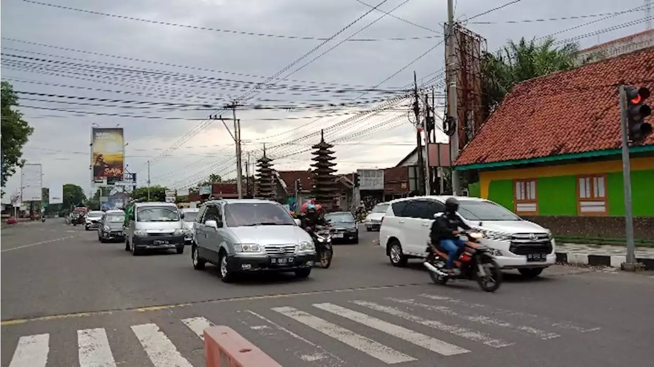 Jelang Tahun Baru 2023, Sabtu Sore Kendaraan ke arah Tawangmangu Ramai Lancar