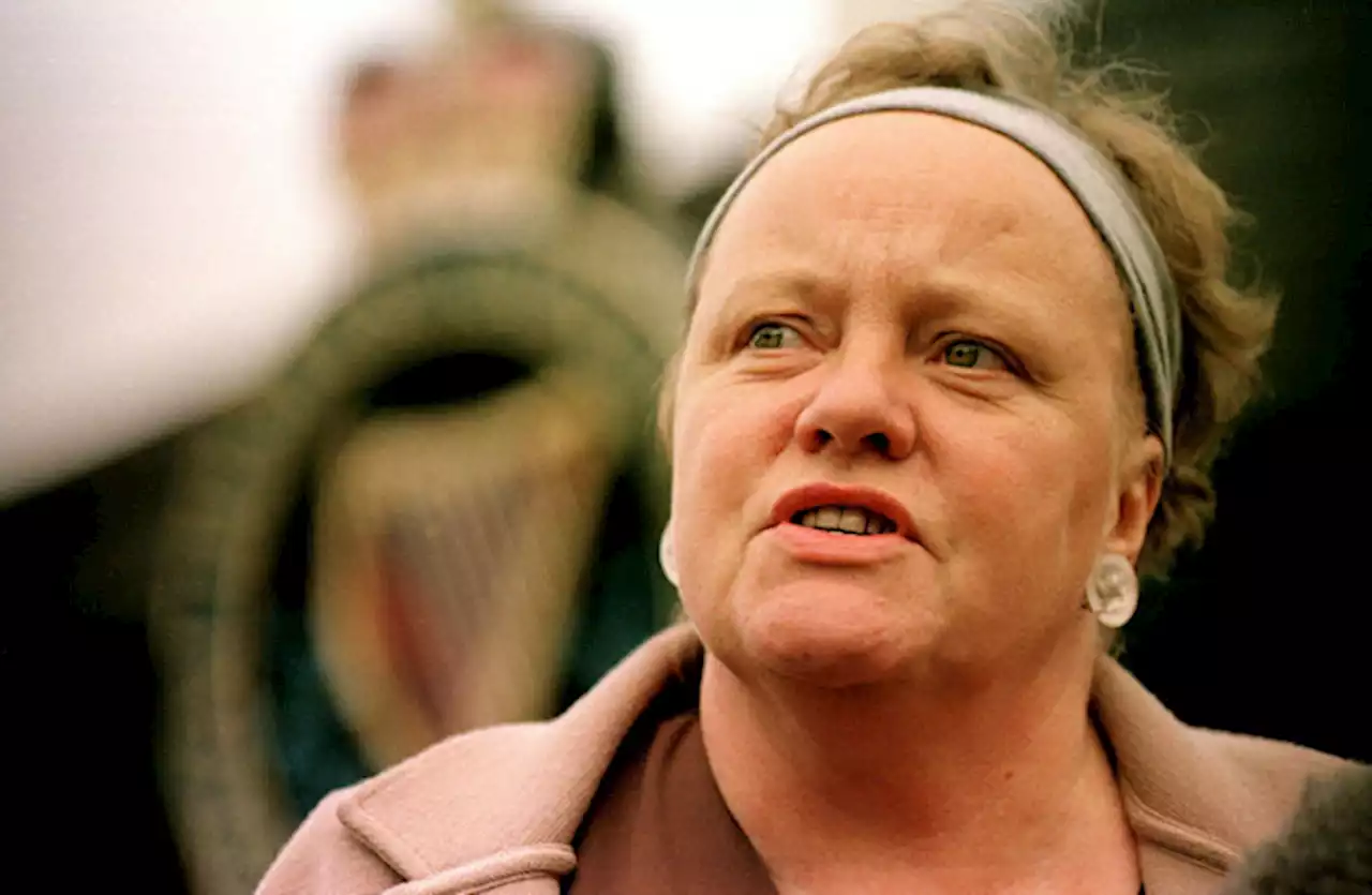 State Papers 1999: Mo Mowlam told Alec Reid she was 'f****d' if paramilitary killings continued