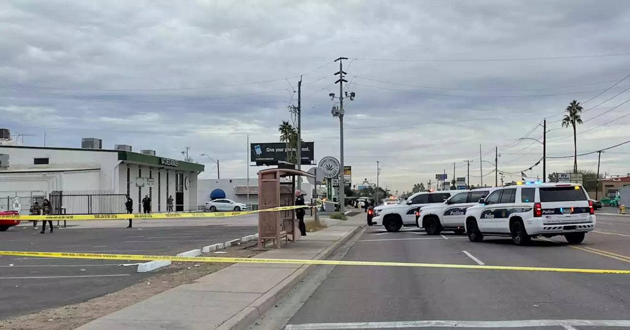 Man with knife shot by Phoenix police officers near 27th Avenue and Thomas Road