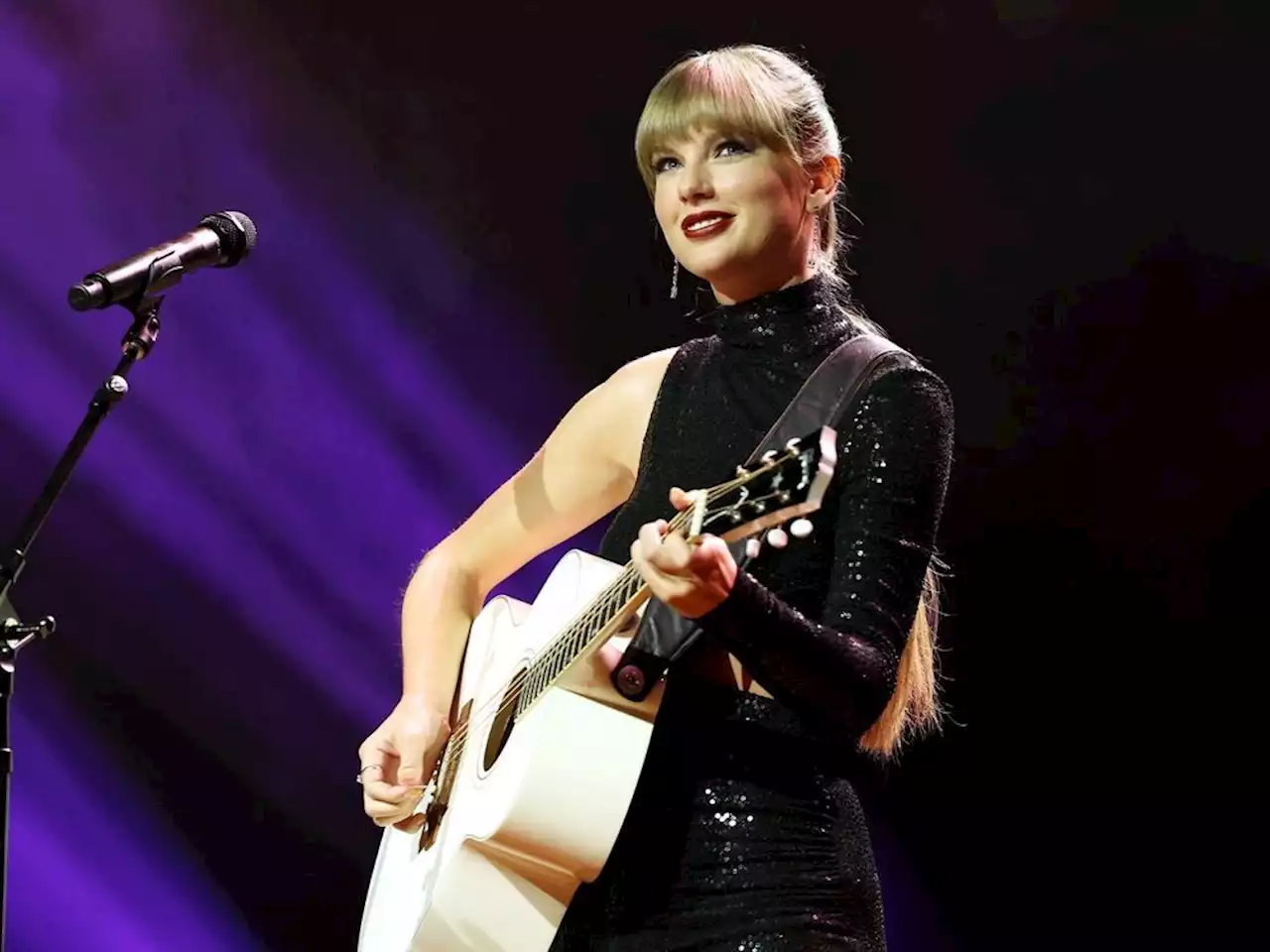 Taylor Swift fans sue Ticketmaster