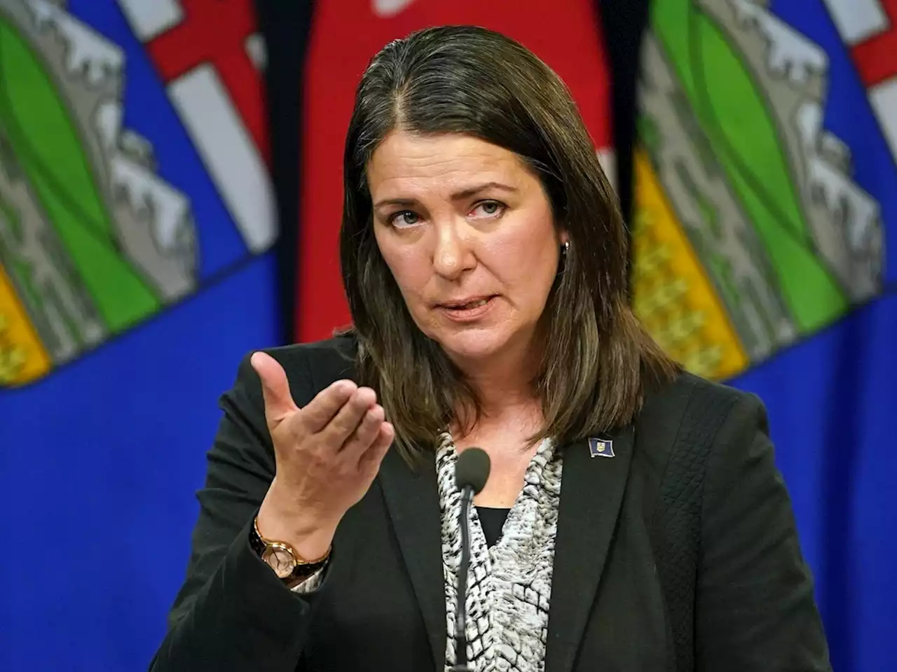 KINSELLA: Alberta Premier Danielle Smith picking fight with Canada to get re-elected