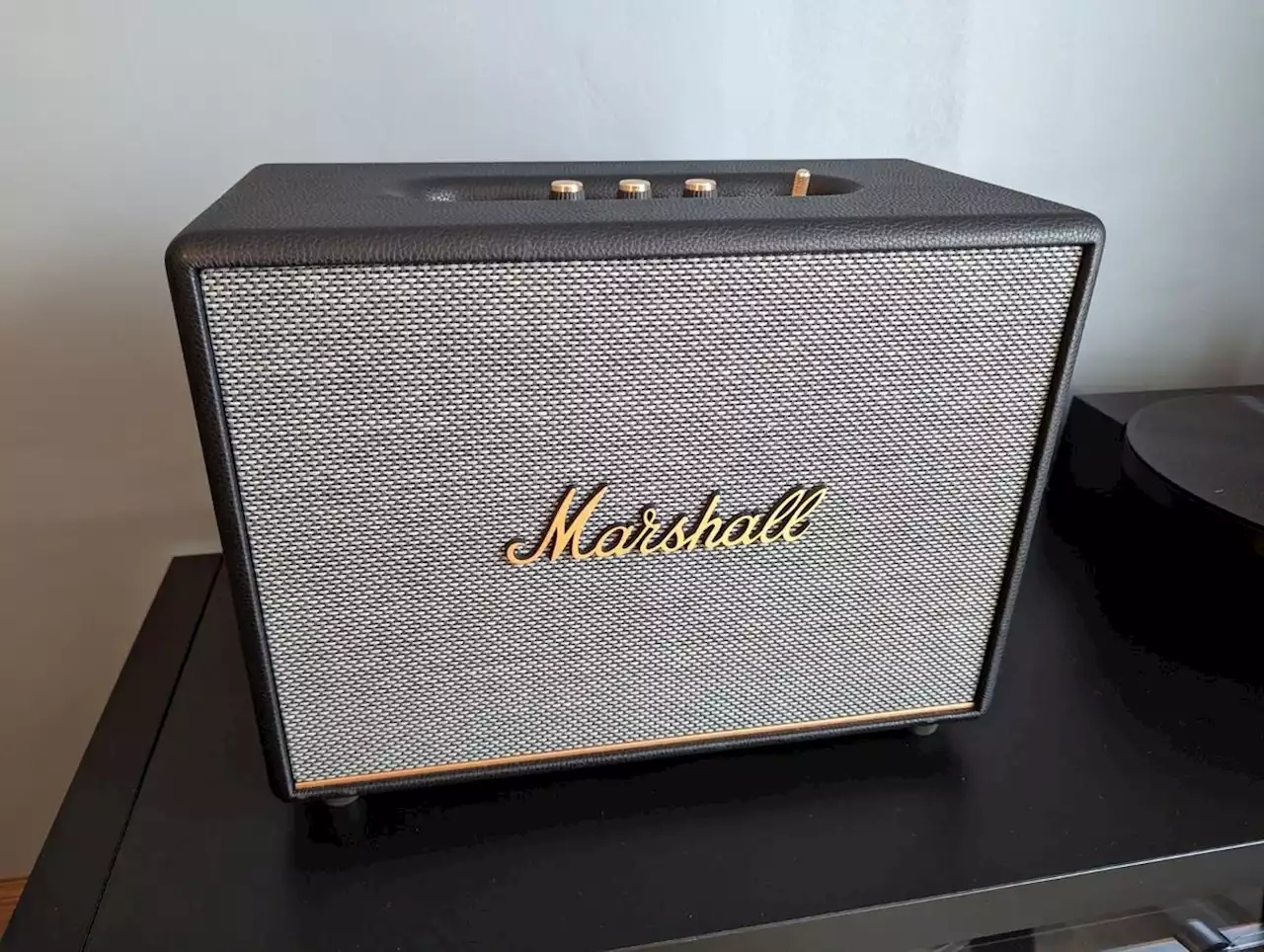 Test Marshall Woburn III : une enceinte premium et énergique, à la connectivité limitée