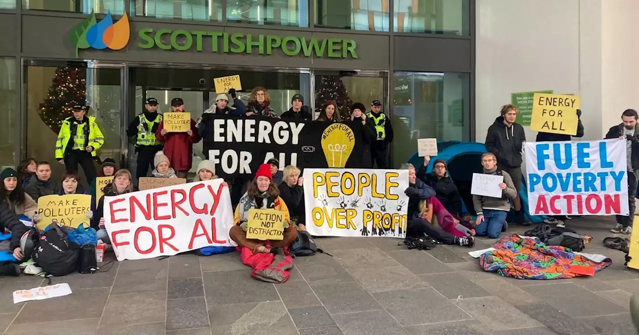 Protesting Fuel Poverty, People Tell UK Government to 'Keep Everyone Warm This Winter'