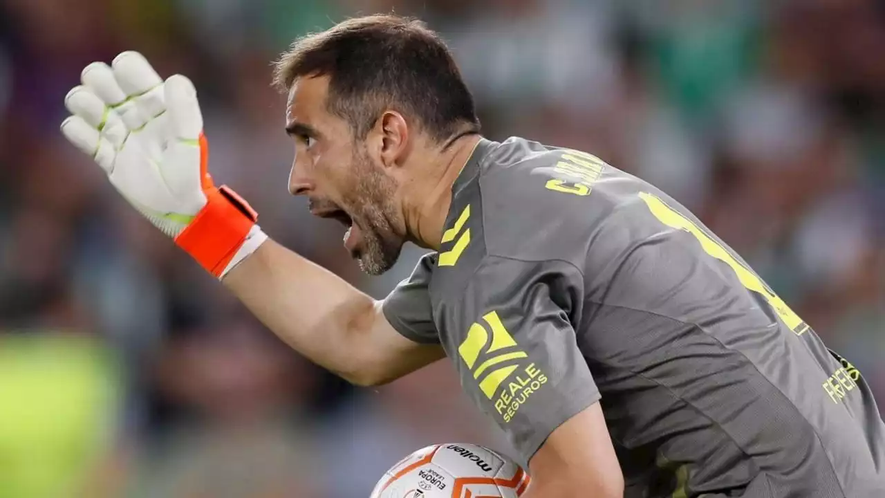 Atento Claudio Bravo: su competencia en Betis dejó atrás sus vacaciones para llevarse el puesto