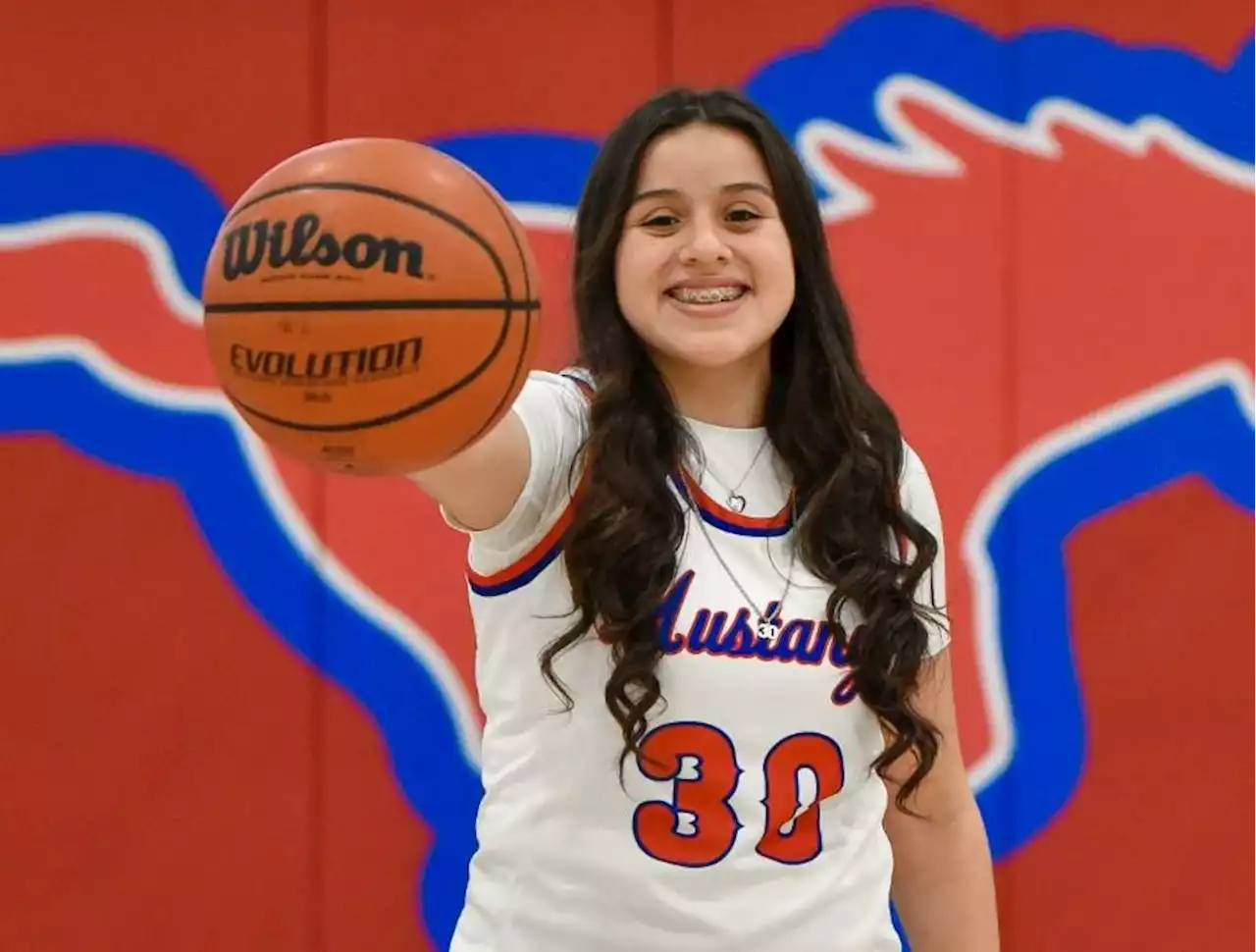 Jefferson’s Madison Guzman wins Express-News Athlete of the Week award