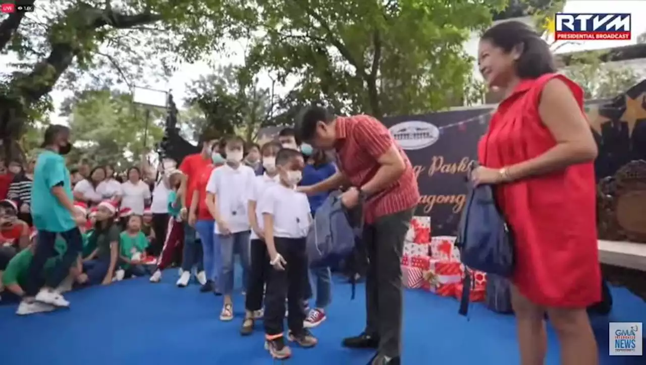 Hundreds of kids receive Christmas gifts from Marcos in Malacañang